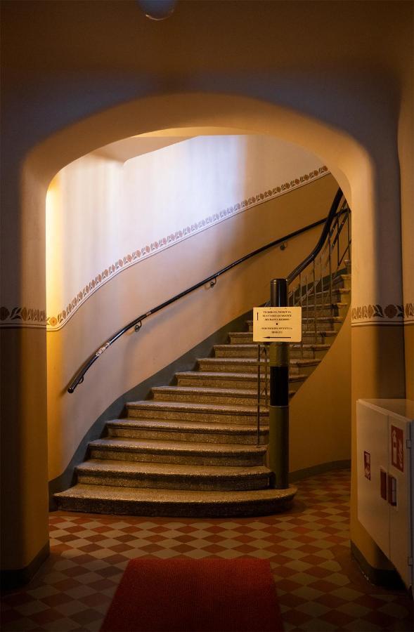 2Ndhomes City Center 2Br Apartment By The Finnish National Theatre With Balcony And Park View 헬싱키 외부 사진